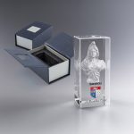 Trophée Buste Marianne avec marquage couleur des armoiries de la ville, présenté dans sa boîte cadeau