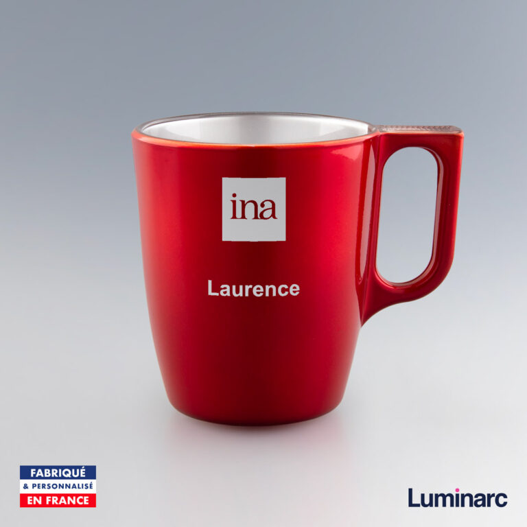 Mug Luminarc 25 cl rouge personnalisé avec le logo INA et le prénom Laurence