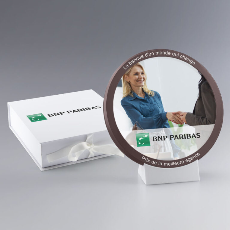 Grande Médaille XL Bronze personnalisée avec visuel et logo d’entreprise, gravure laser et impression couleur sur socle.