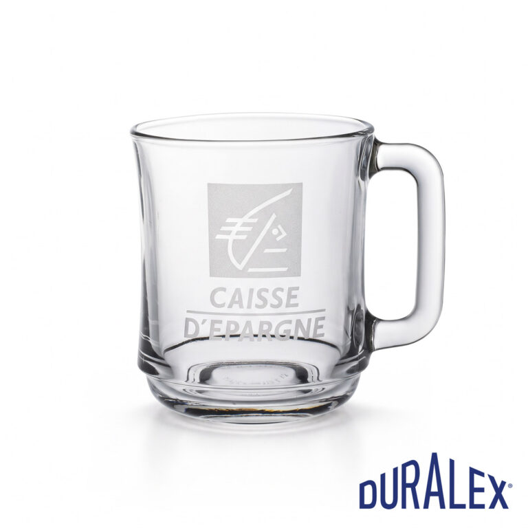 Tasse Duralex Lys 31 cl transparente personnalisée Tasse Duralex Lys 31 cl en verre transparent avec anse et logo Caisse d’Épargne sur la face avant.